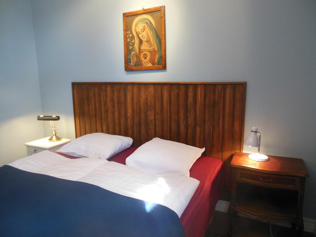 Hotel & Cafe Lanterna Науво Стая снимка
